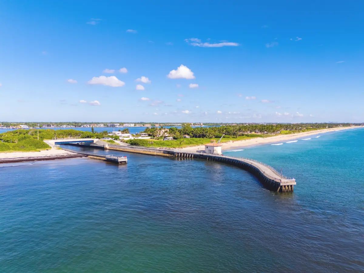 Boynton Beach beautifully organized coastal living space